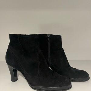Aerosols black suede booties size 7.5